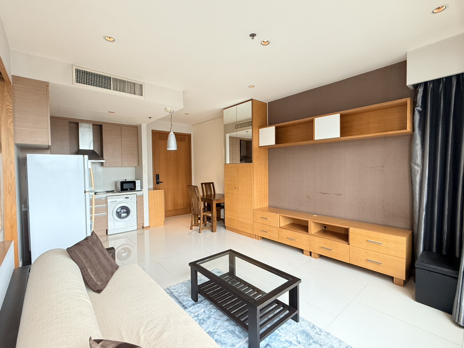 ให้เช่า The Emporio Place สุขุมวิท 24 ห้องใหญ่ใจกลางเมือง 10 นาทีถึง bts 3