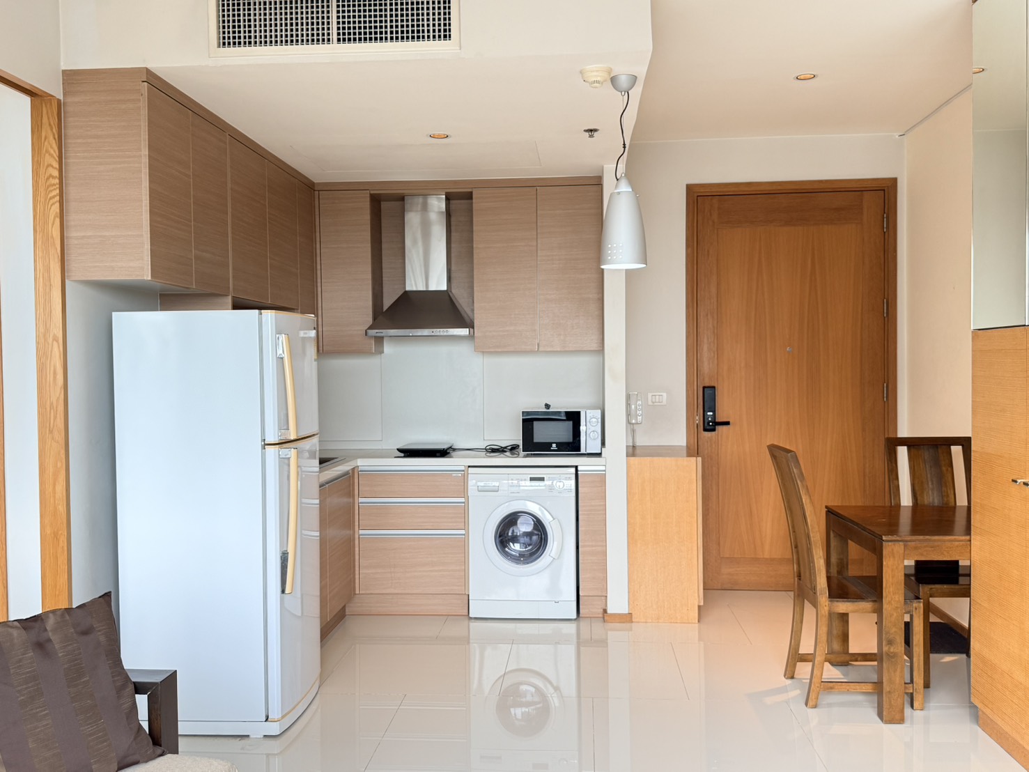 ให้เช่า The Emporio Place สุขุมวิท 24 ห้องใหญ่ใจกลางเมือง 10 นาทีถึง bts 4