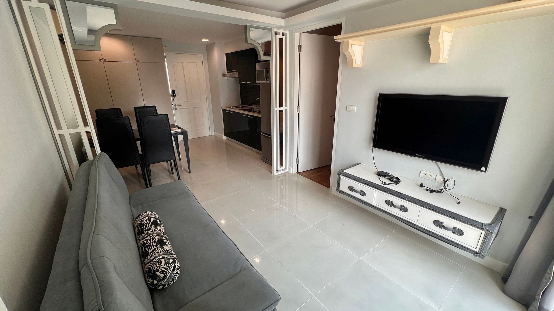 The Clover Thonglor 1
