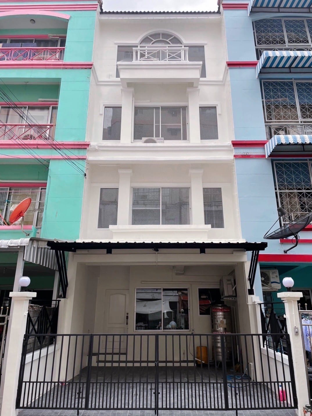 ให้เช่าทาวน์โฮม Baan Sukhumvit 101/1 ซอยสุขุมวิท 101/1 3 ห้องนอน 3 ห้องน้ำ 250 ตร.ม. 48,000 บาท/เดือน
