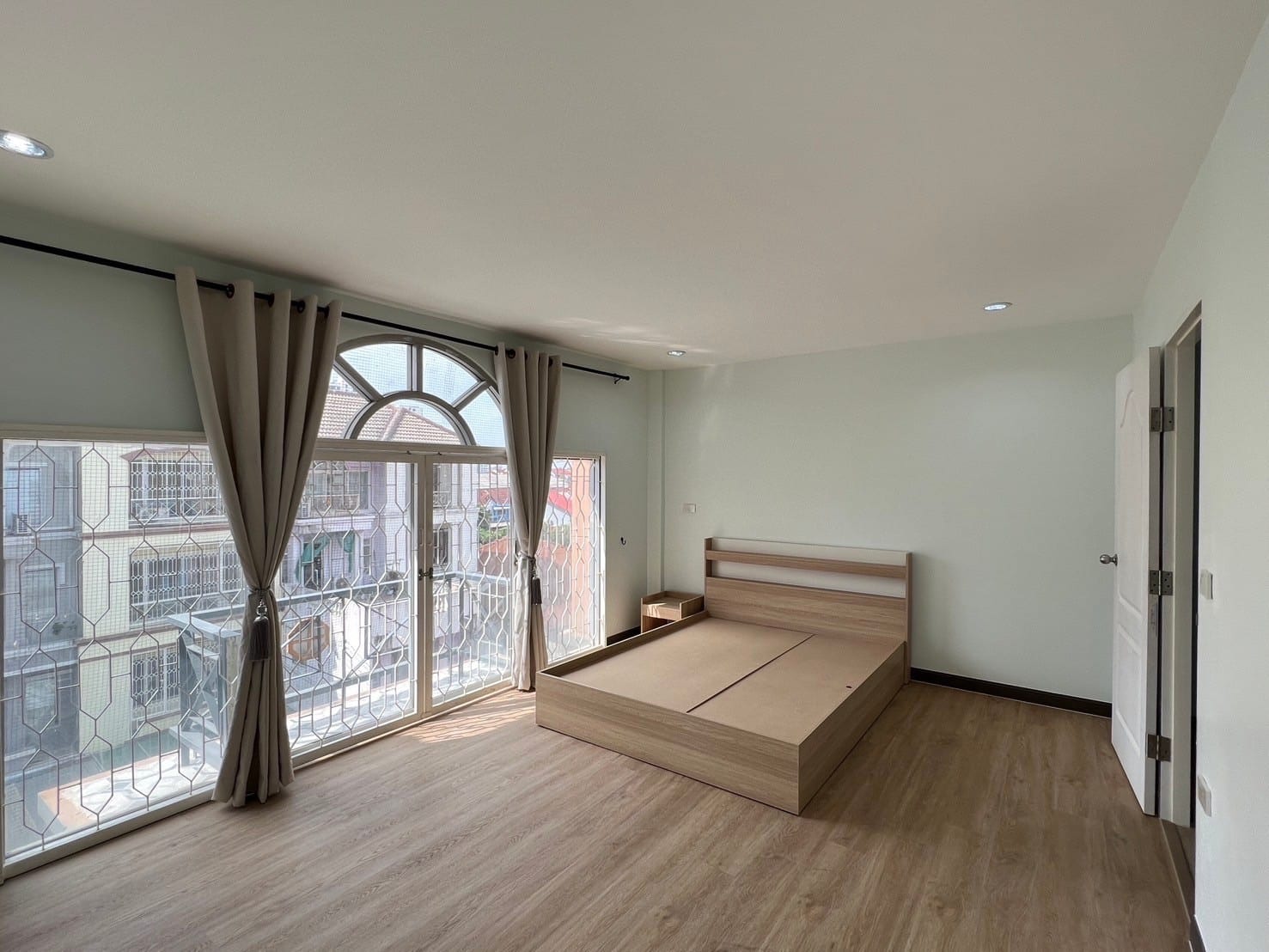 ให้เช่าทาวน์โฮม Baan Sukhumvit 101/1 สุขุมวิท 101/1 3 ห้องนอน 3 ห้องน้ำ 250 ตร.ม. 45,000 บาท/เดือน